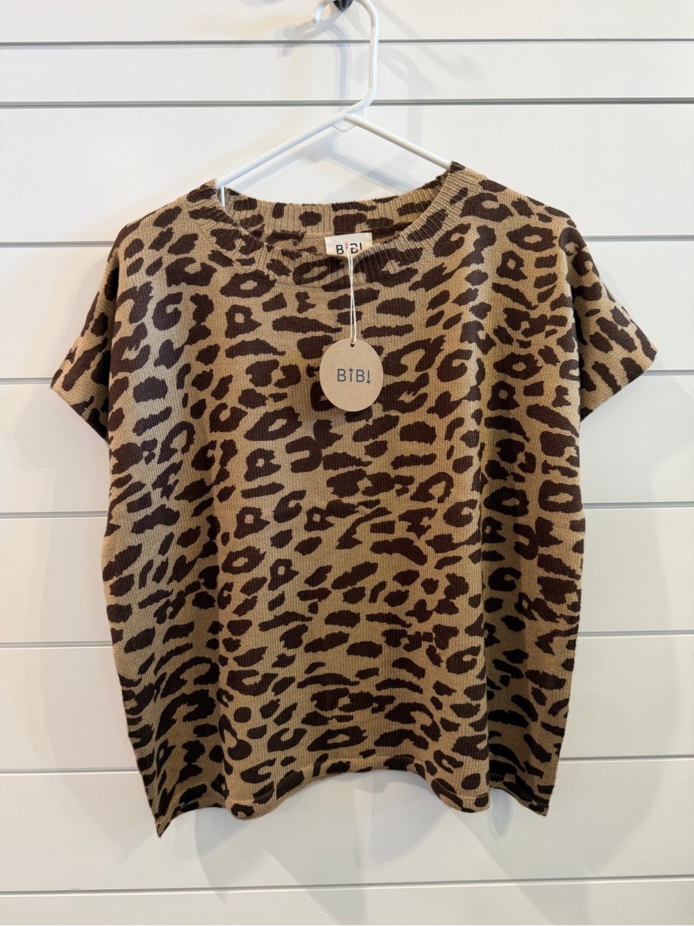 BiBi Leopard Print Short Sleeve Blouse - Brown/Tan. Size Large